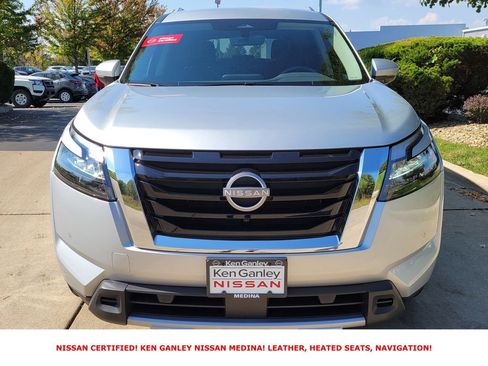 Certified 2025 Nissan Pathfinder SL image 8