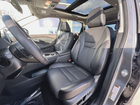 Used 2023 Nissan Rogue SV w/ SV Premium B Package image 13