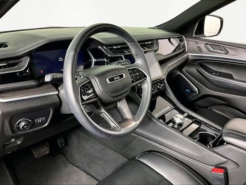 Used 2022 Jeep Grand Cherokee Overland w/ Luxury Tech Group IV image 14