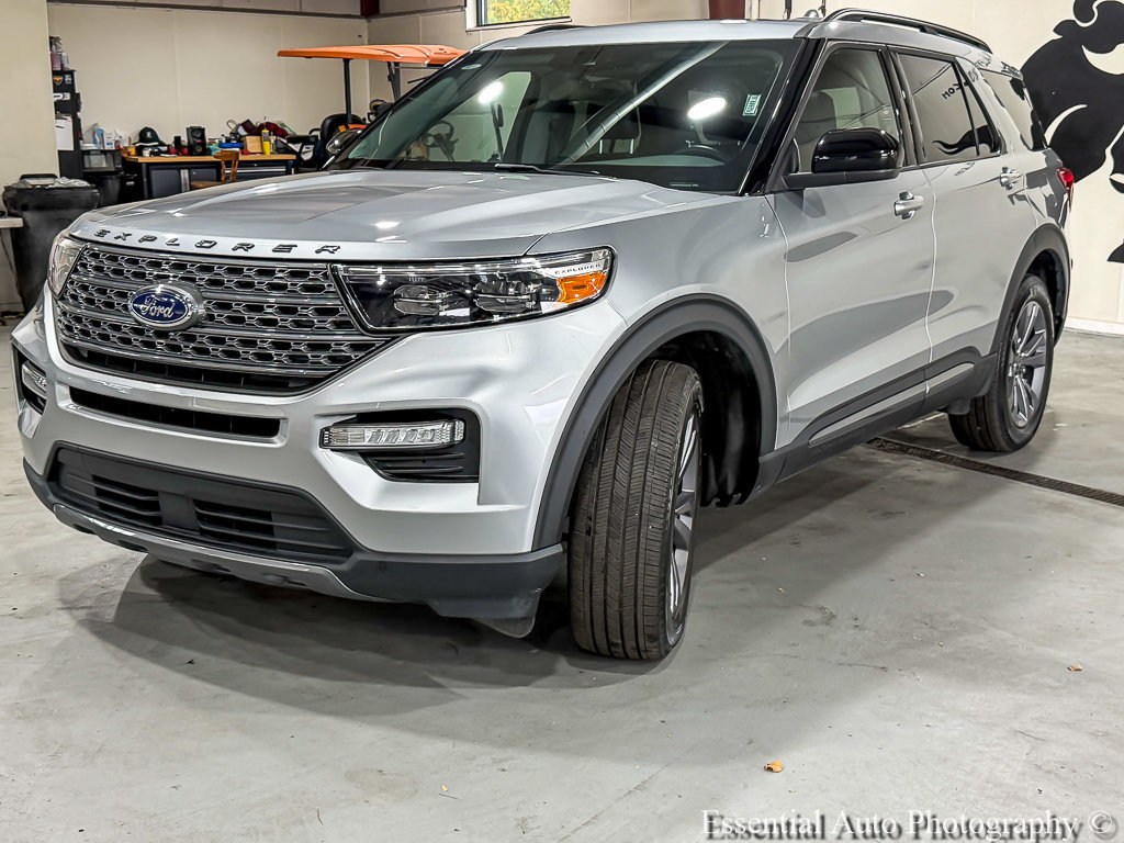 Certified 2024 Ford Explorer XLT w/ Equipment Group 202A AWD/4WD image 3