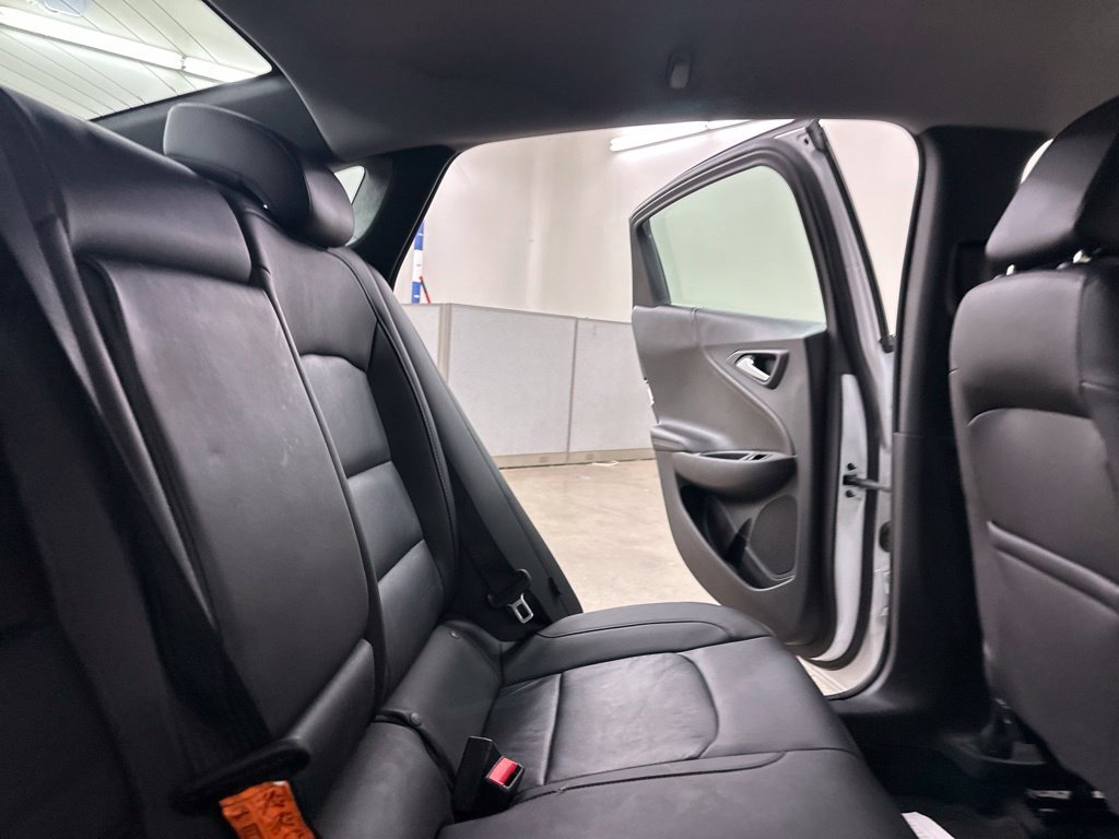 Used 2018 Chevrolet Malibu LT w/ Leather Package FWD image 26