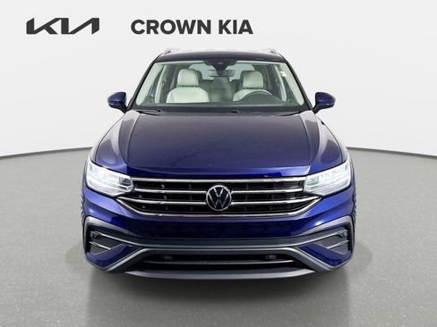 Used 2023 Volkswagen Tiguan SE FWD image 2