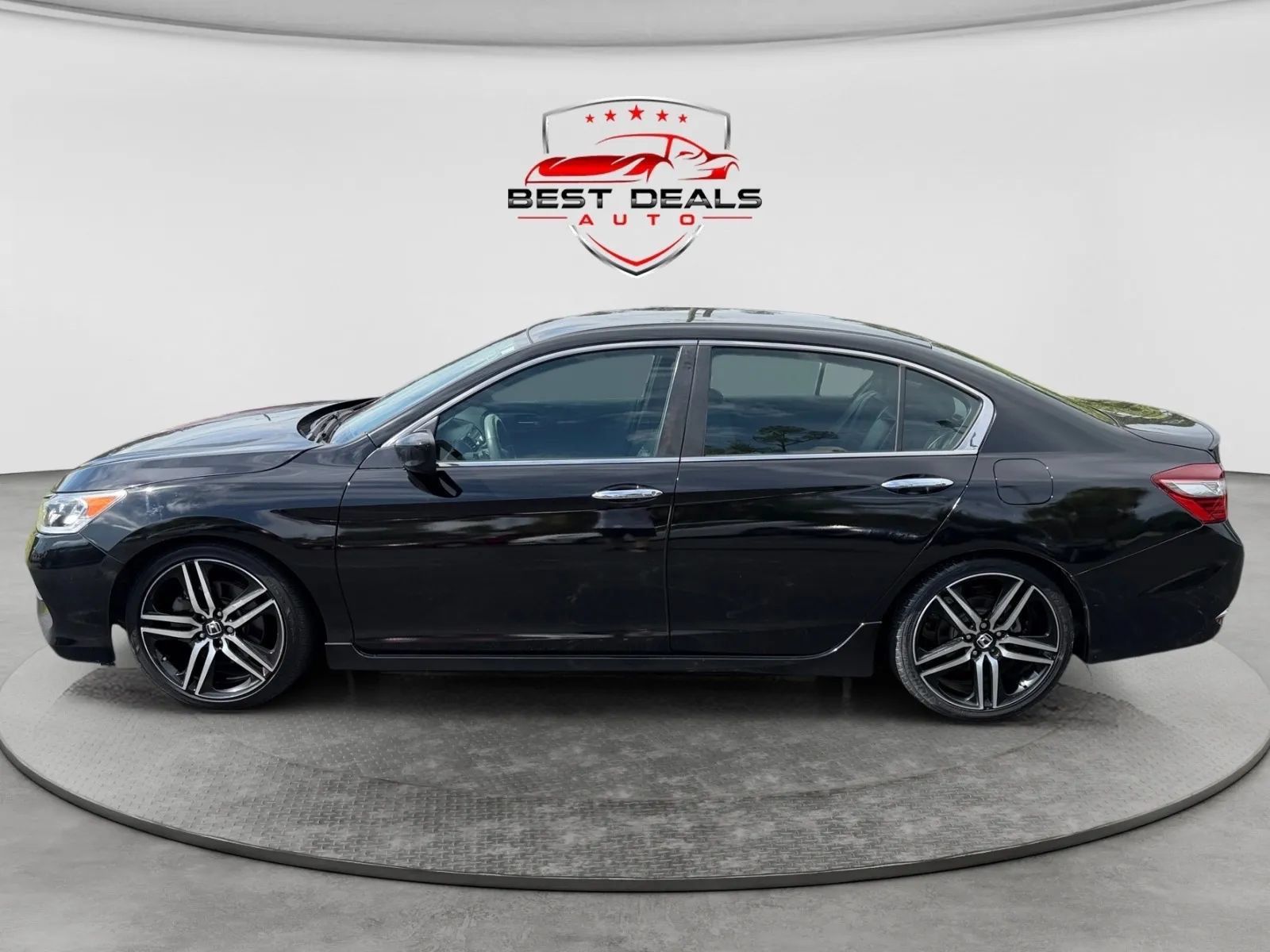 Used 2017 Honda Accord Sport image 9