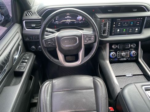 Used 2023 GMC Yukon XL Denali RWD image 17