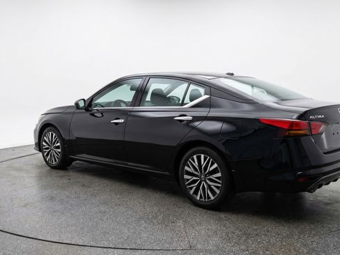 Used 2025 Nissan Altima 2.5 SV FWD image 6