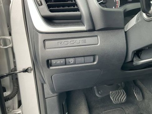Used 2024 Nissan Rogue S AWD/4WD image 17