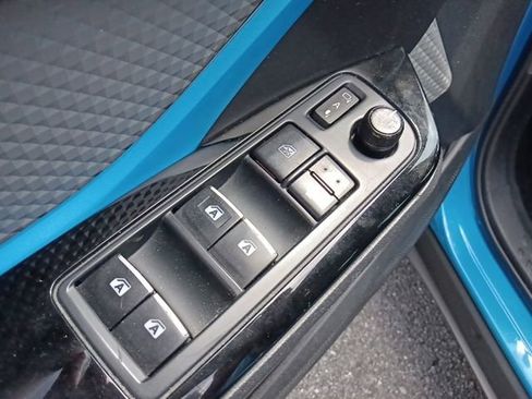 Used 2019 Toyota C-HR XLE FWD image 12