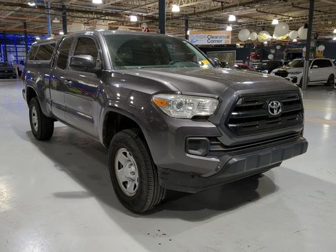 Used 2017 Toyota Tacoma SR w/ SR Convenience Package image 4