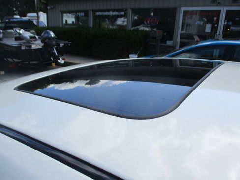 Used 2012 Lincoln MKZ FWD image 9