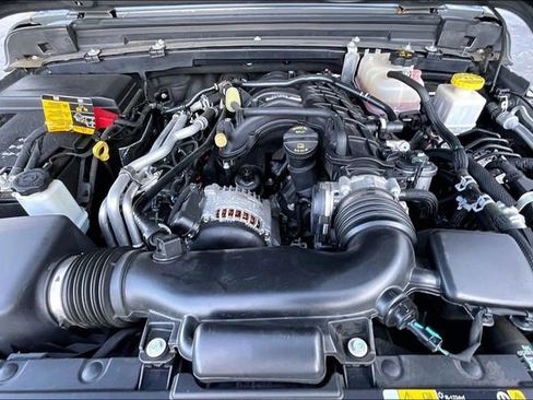 Used 2023 Jeep Gladiator Sport image 19