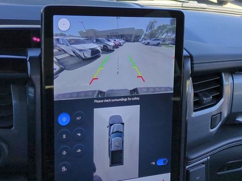 Used 2023 Ford F150 Lightning Platinum image 19