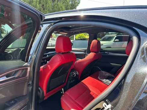 Used 2023 Alfa Romeo Stelvio Veloce AWD/4WD image 11