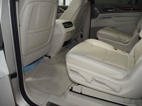 Used 2024 Cadillac Escalade ESV Sport Platinum w/ LPO, ONYX Package image 42