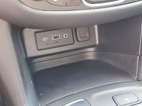 Used 2023 Chevrolet Equinox LT image 9