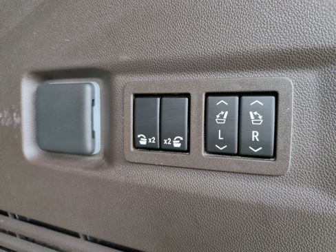 Used 2023 GMC Yukon Denali w/ Advanced Technology Package image 41