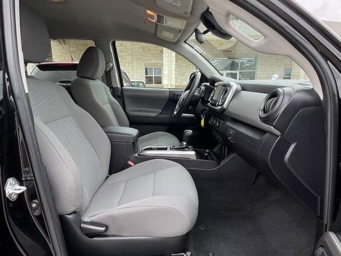 Used 2022 Toyota Tacoma SR5 RWD image 28