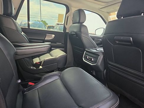 Used 2025 Ford Expedition Platinum AWD/4WD image 15