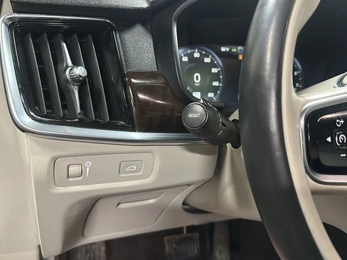 Used 2020 Volvo S90 T6 Momentum image 28