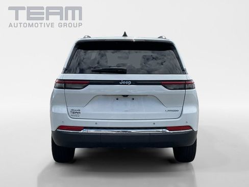 Used 2023 Jeep Grand Cherokee Laredo AWD/4WD image 6
