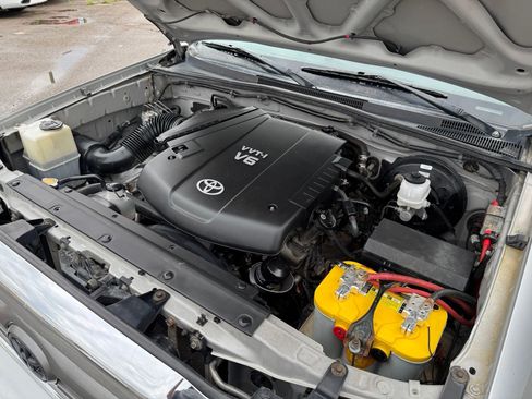 Used 2010 Toyota Tacoma 4x4 Double Cab V6 image 30