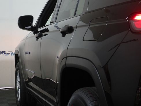 New 2026 Jeep Grand Cherokee Laredo X image 10