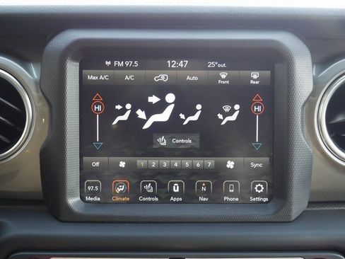 Used 2020 Jeep Wrangler Unlimited Sahara image 20