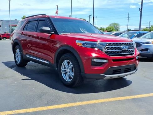 Certified 2022 Ford Explorer XLT w/ Equipment Group 202A AWD/4WD image 3