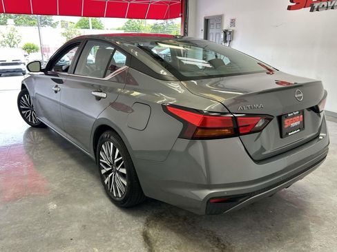 Used 2025 Nissan Altima 2.5 SV FWD image 5