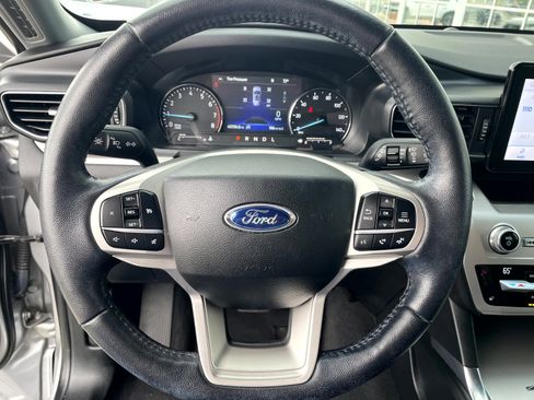 Used 2021 Ford Explorer XLT w/ Equipment Group 202A AWD/4WD image 13