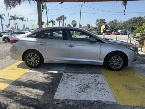 Used 2015 Hyundai Sonata SE w/ Option Group 09 FWD image 3