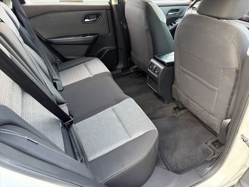 Used 2023 Nissan Rogue SV image 37