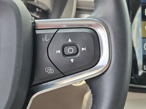 Used 2019 Volvo XC40 T4 Momentum FWD image 20