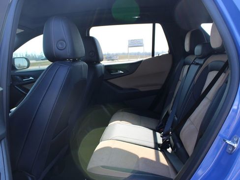 Used 2025 Chevrolet Equinox ACTIV w/ Safety and Technology Package image 17