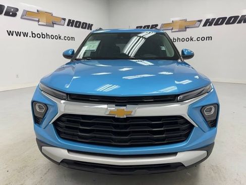 Used 2025 Chevrolet TrailBlazer LT AWD/4WD image 2