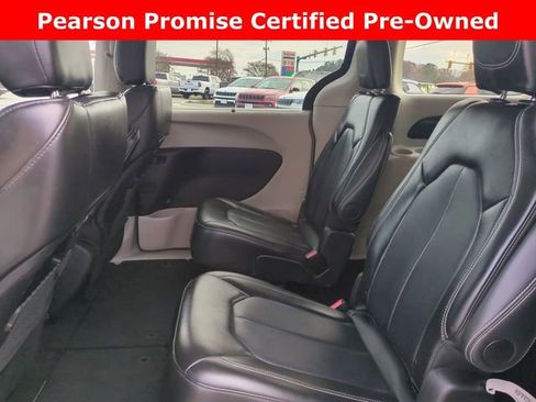 Used 2024 Chrysler Pacifica Touring-L image 14