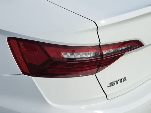 Used 2020 Volkswagen Jetta R-Line w/ R-Line Cold Weather Package FWD image 35