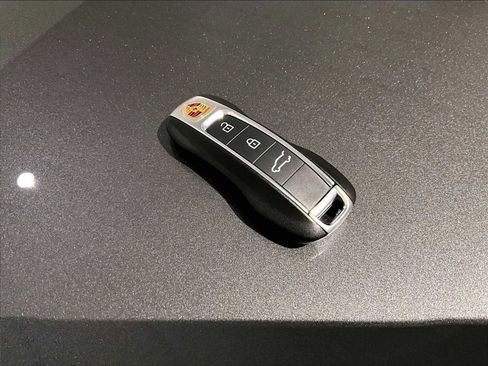 Used 2025 Porsche Cayenne E-Hybrid image 35