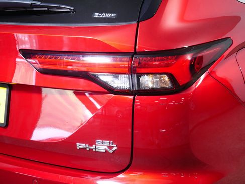 Used 2023 Mitsubishi Outlander SEL AWD/4WD image 17