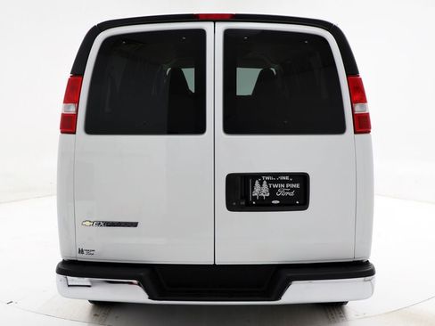 Used 2025 Chevrolet Express 3500 LT w/ LT Preferred Equipment Group image 7
