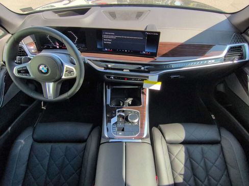 Used 2026 BMW X5 xDrive40i w/ M Sport Package AWD/4WD image 16