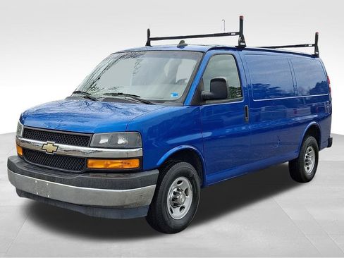 Used 2018 Chevrolet Express 2500 w/ Driver Convenience Package image 3