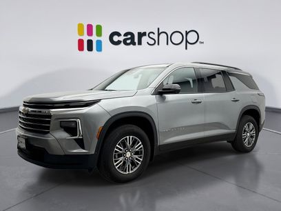 Used 2025 Chevrolet Traverse LT w/ Driver Confidence Package