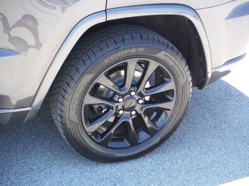 Certified 2018 Jeep Grand Cherokee Altitude AWD/4WD image 7