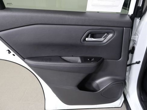 Used 2025 Nissan Rogue SV FWD image 14