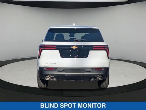 Used 2024 Chevrolet Traverse LS image 5
