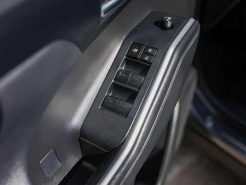 Used 2023 Toyota Highlander XLE image 26