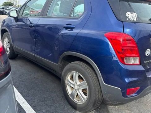 Used 2017 Chevrolet Trax LS AWD/4WD image 3