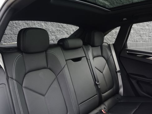 Used 2026 Porsche Macan AWD/4WD image 33