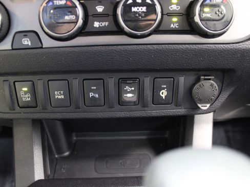 Used 2016 Toyota Tacoma TRD Sport w/ Premium & Technology Package image 42