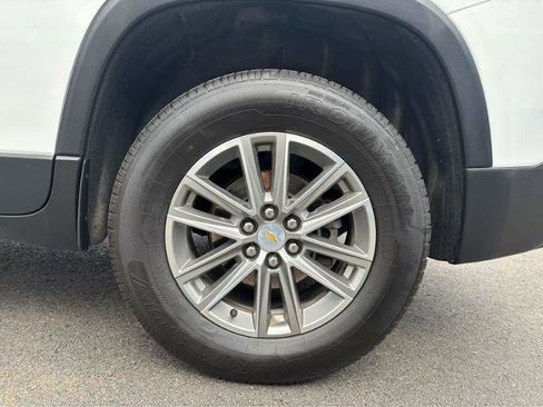 Used 2023 Chevrolet Traverse LT image 4